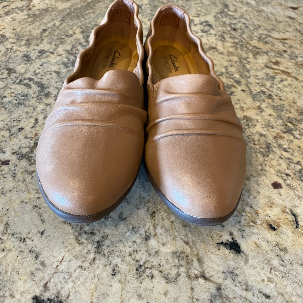 Women’s size 10w Clark’s beige Flat. NEW with tags. Never worn.